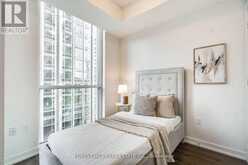 802 - 1 YORKVILLE AVENUE Toronto 