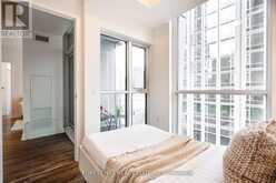 802 - 1 YORKVILLE AVENUE Toronto 