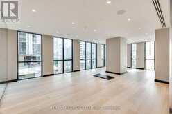 802 - 1 YORKVILLE AVENUE Toronto 