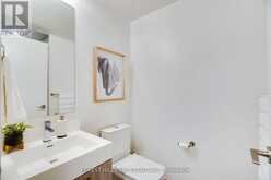 802 - 1 YORKVILLE AVENUE Toronto 