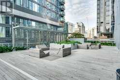 802 - 1 YORKVILLE AVENUE Toronto 