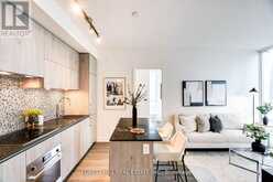 802 - 1 YORKVILLE AVENUE Toronto 