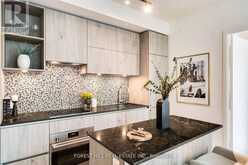 802 - 1 YORKVILLE AVENUE Toronto 