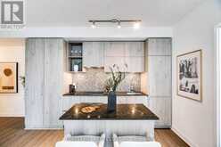 802 - 1 YORKVILLE AVENUE Toronto 