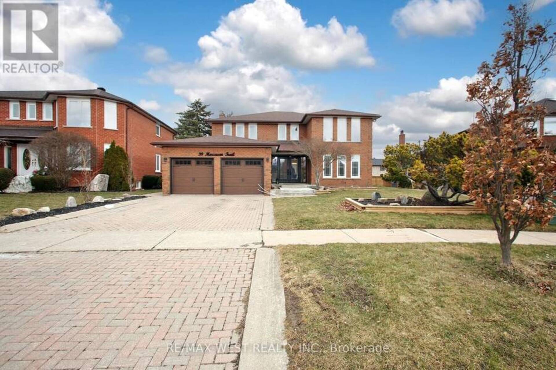 39 MOCCASIN TRAIL Vaughan