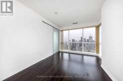 5609 - 386 YONGE STREET Toronto 