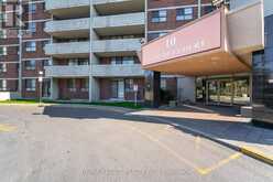 907 - 10 STONEHILL COURT Toronto 