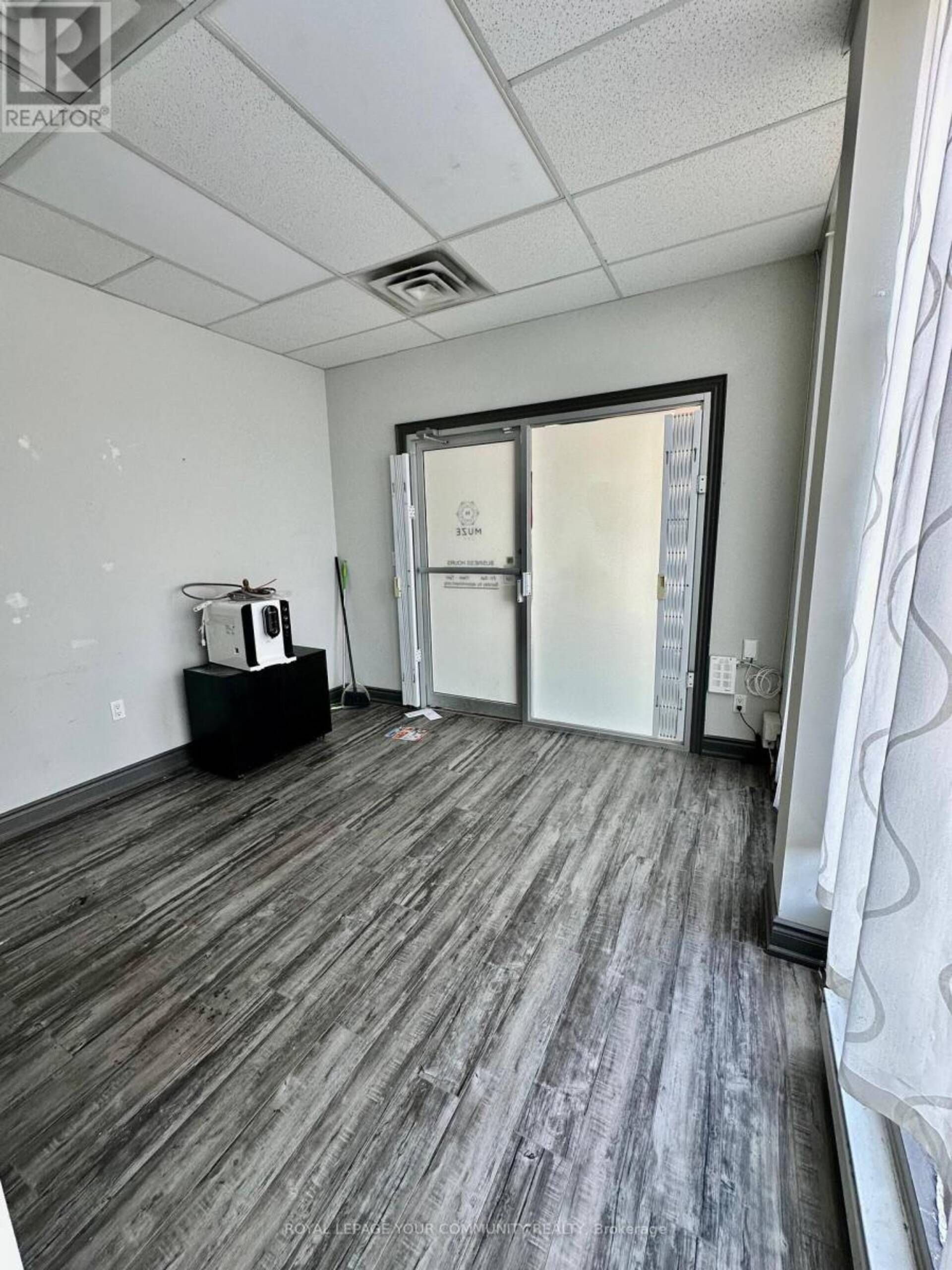 100 S - 80 FINCH AVENUE W Toronto