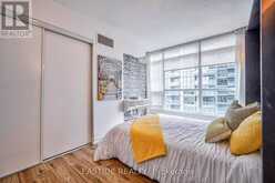 810 - 15 SINGER COURT Toronto