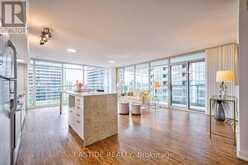 810 - 15 SINGER COURT Toronto 