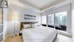 2803 - 180 UNIVERSITY AVENUE Toronto 