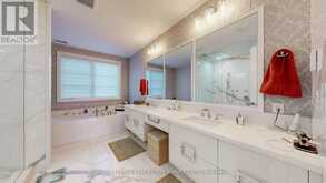 1286 CAMBRIDGE DRIVE W Oakville