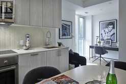 305 - 293 THE KINGSWAY Toronto 