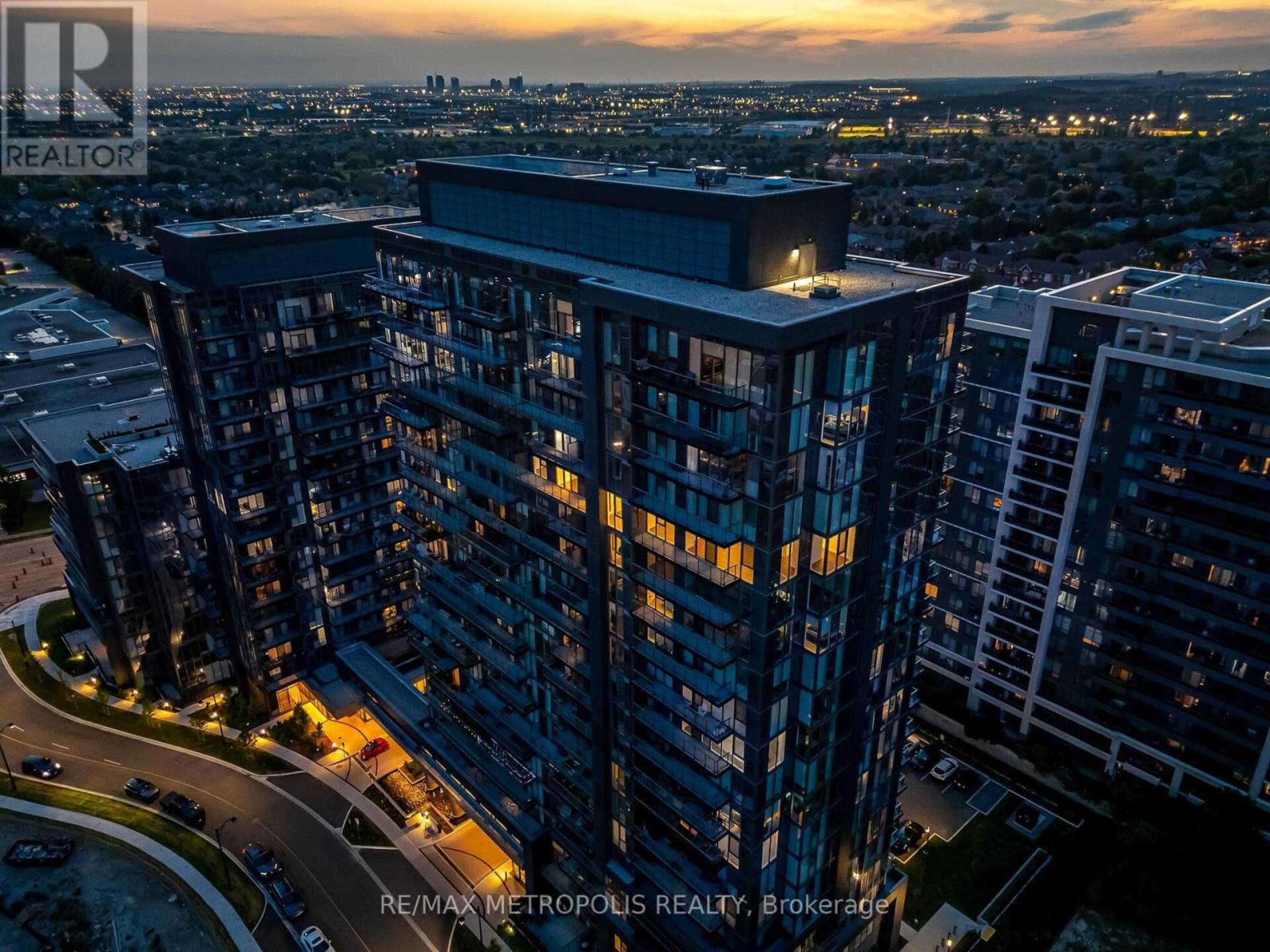 1602E - 20 GATINEAU DRIVE Vaughan 