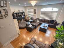 8 SUMMERBEAM WAY Brampton