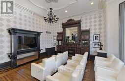 1205 - 28 LINDEN STREET Toronto 