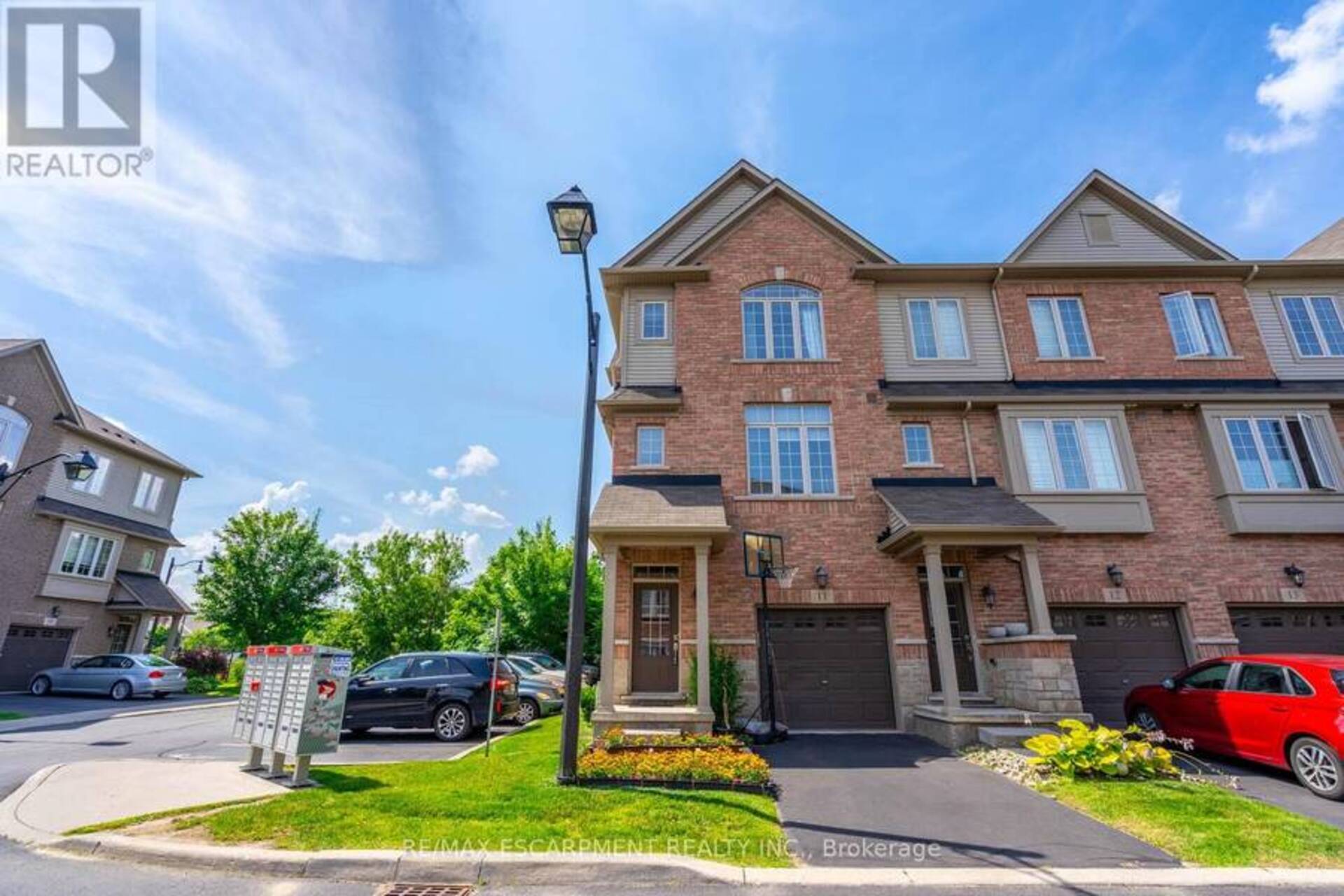 11 - 257 PARKSIDE DRIVE Hamilton 