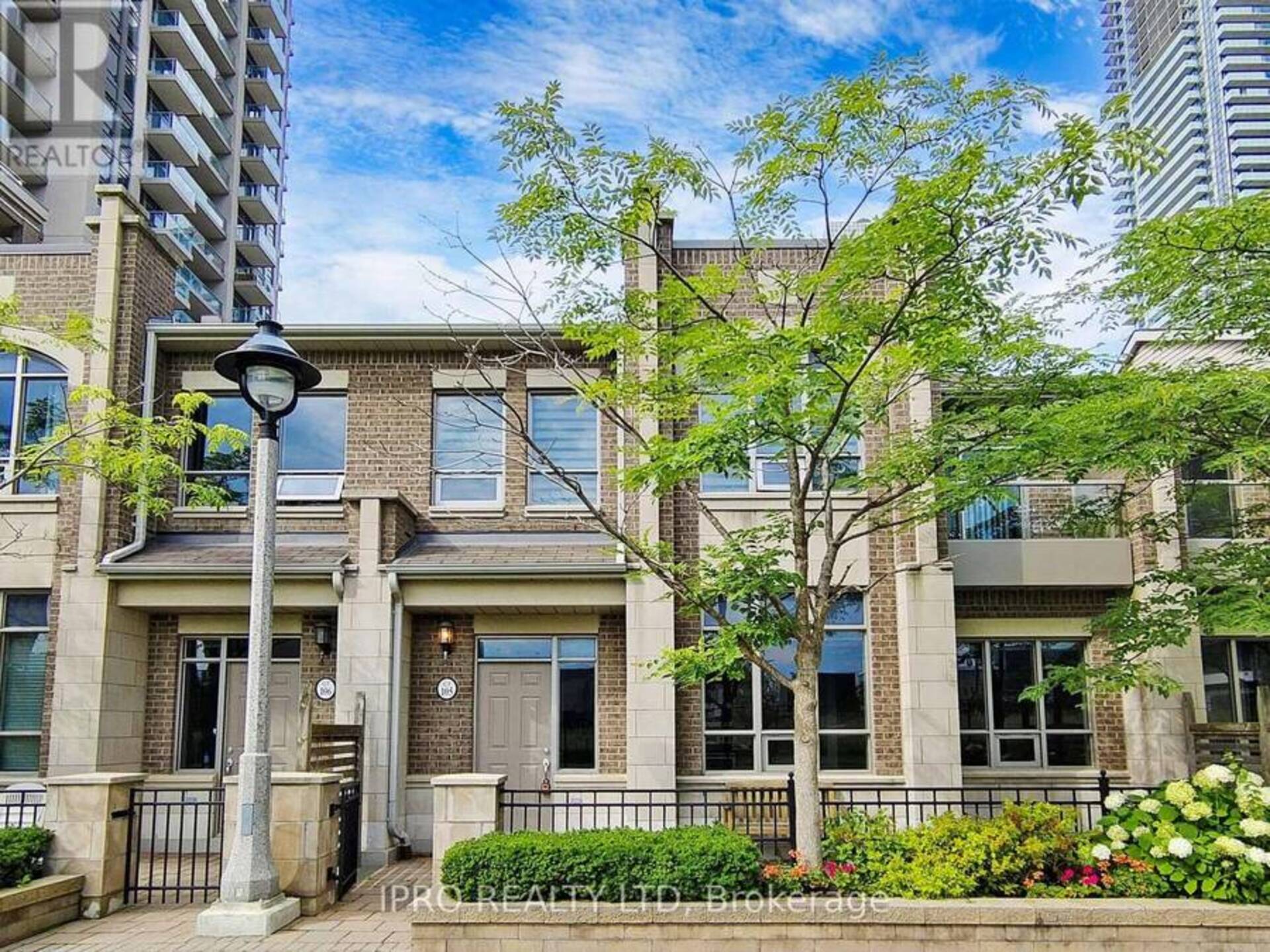 105 - 388 PRINCE OF WALES DRIVE Mississauga 