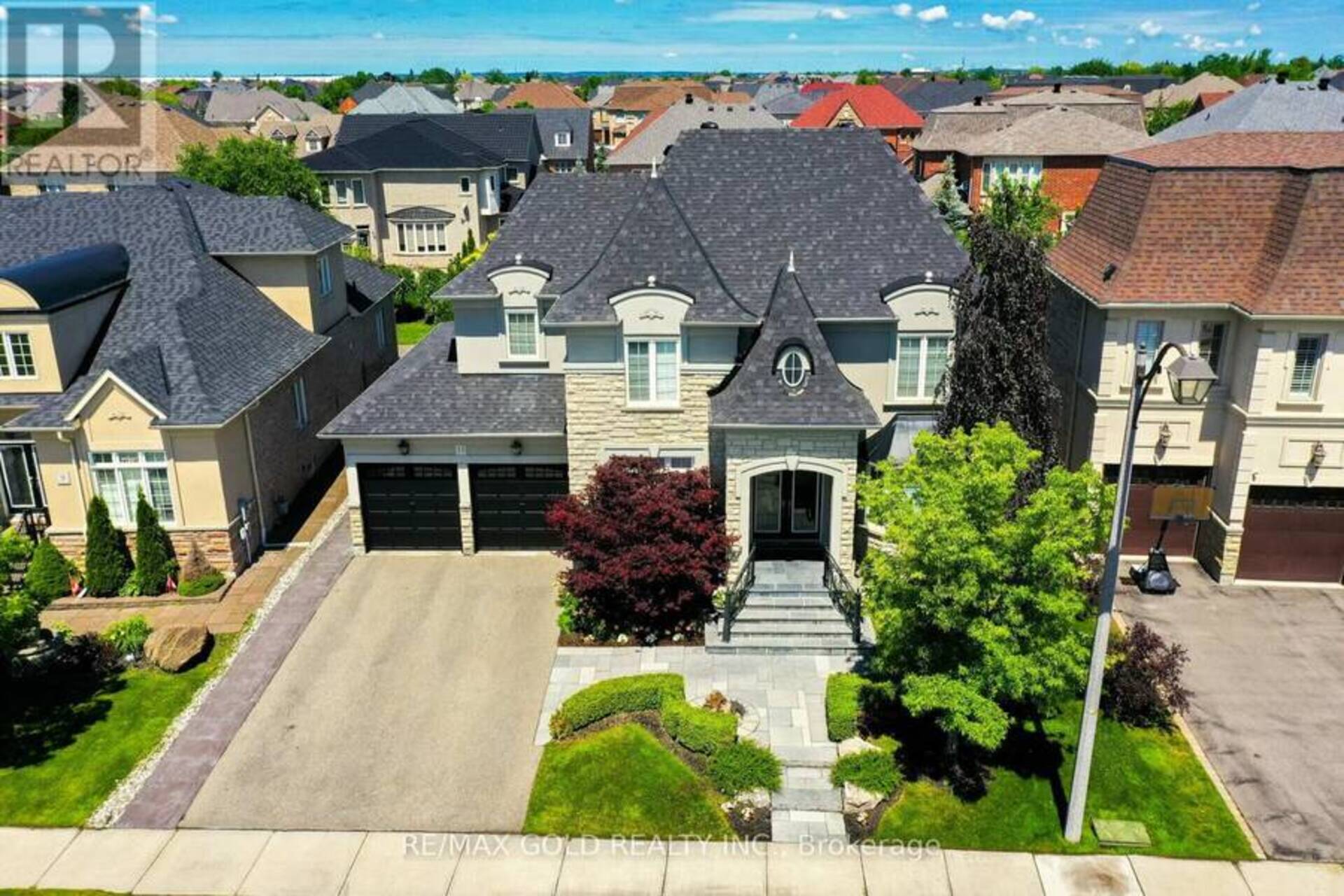 11 LOUVRE CIRCLE Brampton 