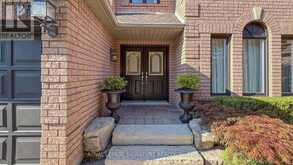 25 CLUSTER OAK PLACE Brampton