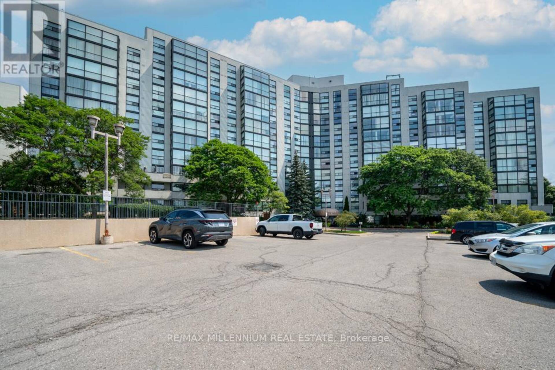 1008 - 30 HARDING BOULEVARD W Richmond Hill 