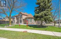 2 BLACK HILLS COURT Brampton 