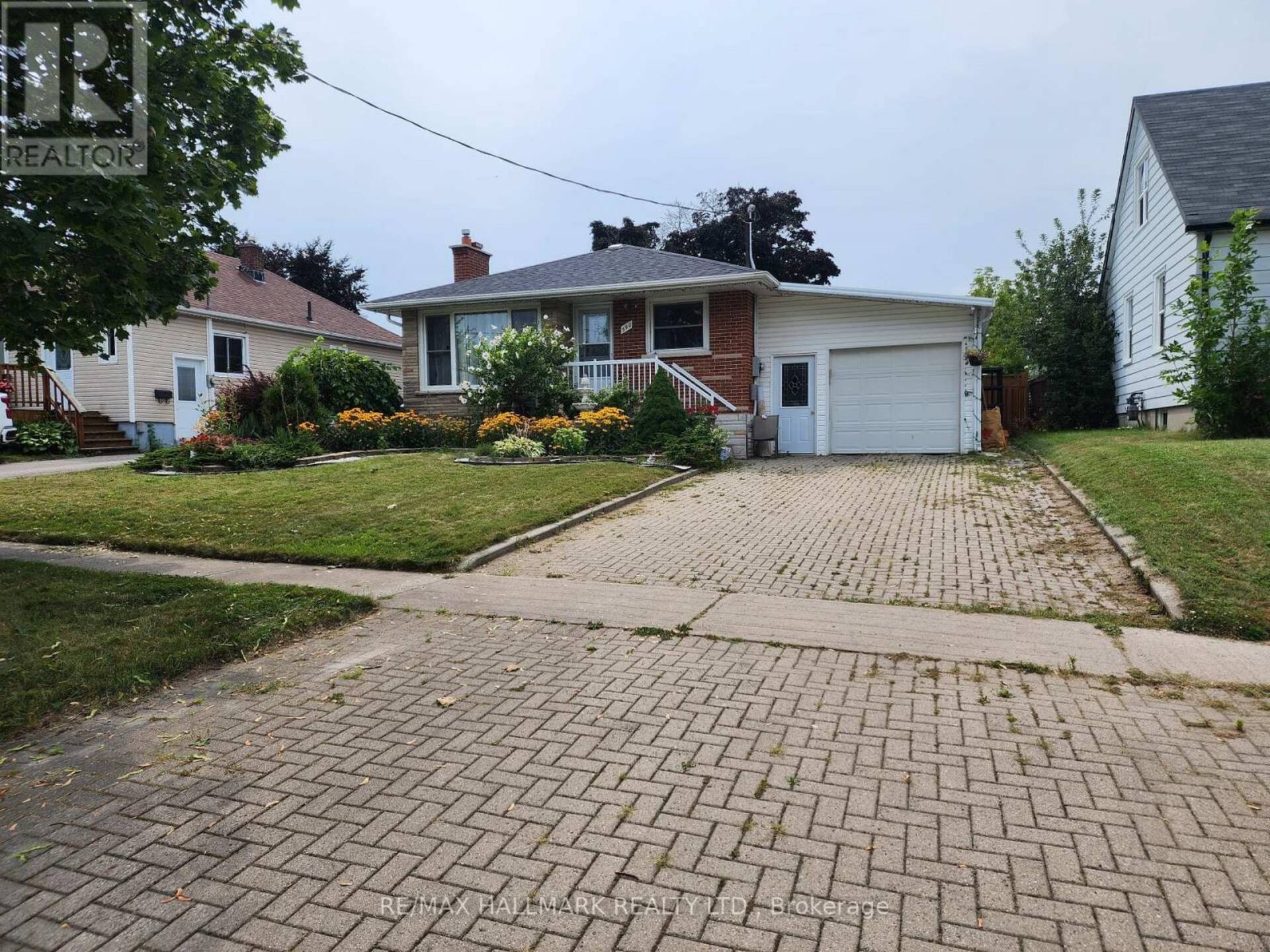 UPPER - 390 GIBBONS STREET Oshawa 