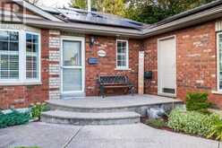 38 CROMPTON DRIVE Barrie 