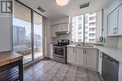 PH210 - 256 DORIS AVENUE Toronto 