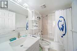 PH210 - 256 DORIS AVENUE Toronto 