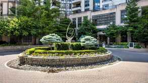 2525 - 500 DORIS AVENUE Toronto