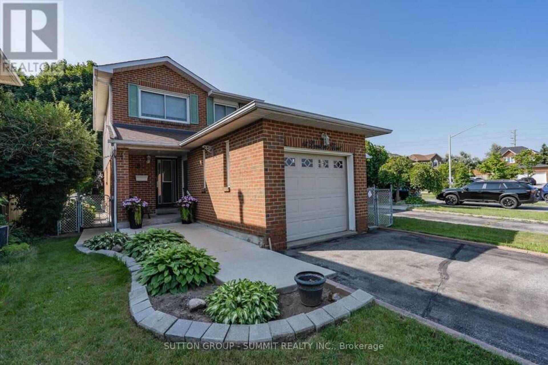 18 LUMINOUS COURT Brampton