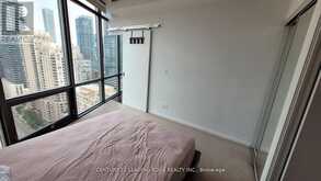 2505 - 832 BAY STREET Toronto 