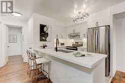 201 - 509 BEECROFT ROAD Toronto 