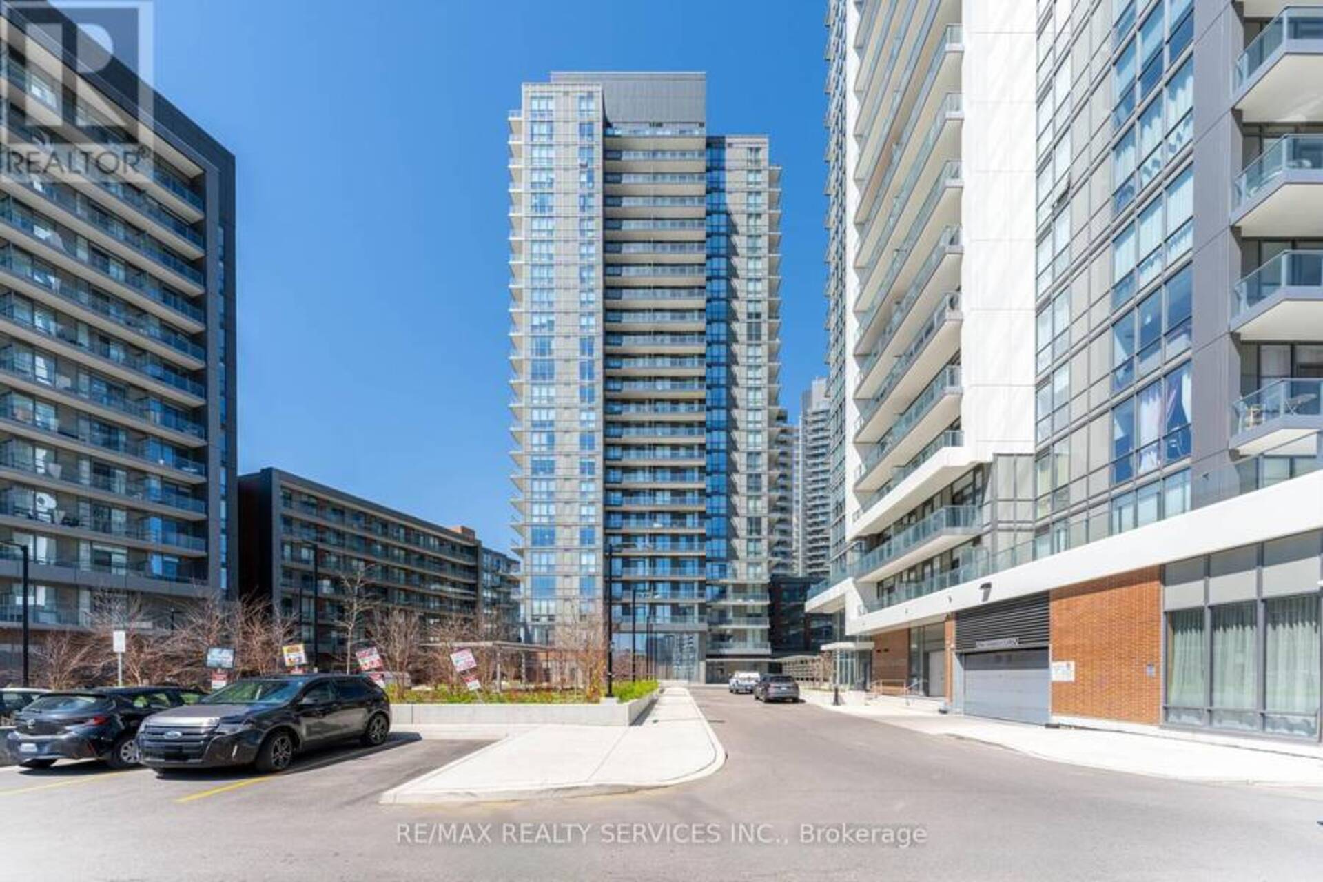 213 - 38 FOREST MANOR ROAD Toronto 