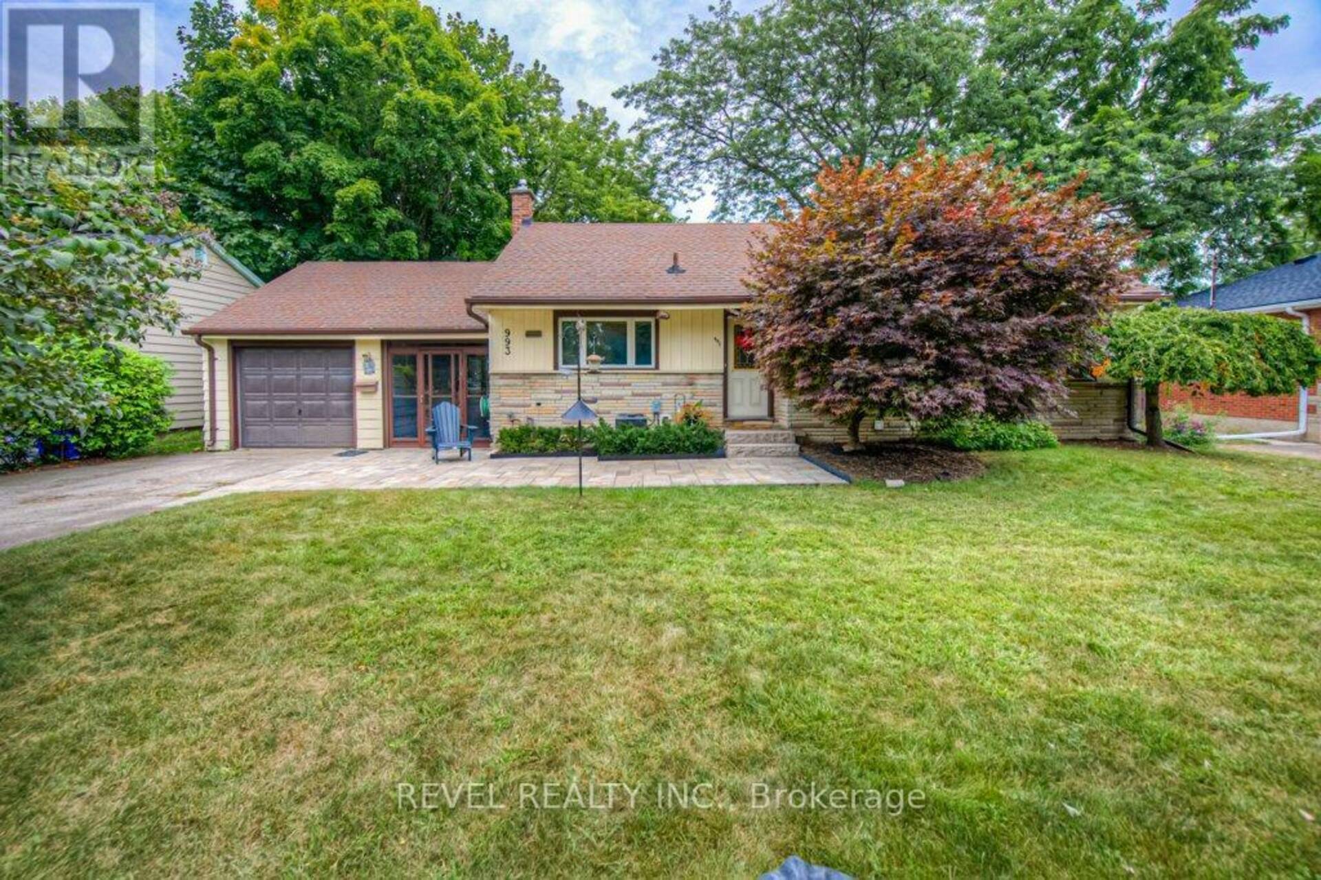 993 CLOVERLEAF DRIVE Burlington 