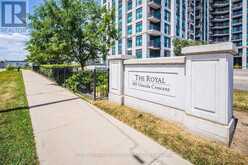 812 - 185 ONEIDA CRESCENT Richmond Hill 