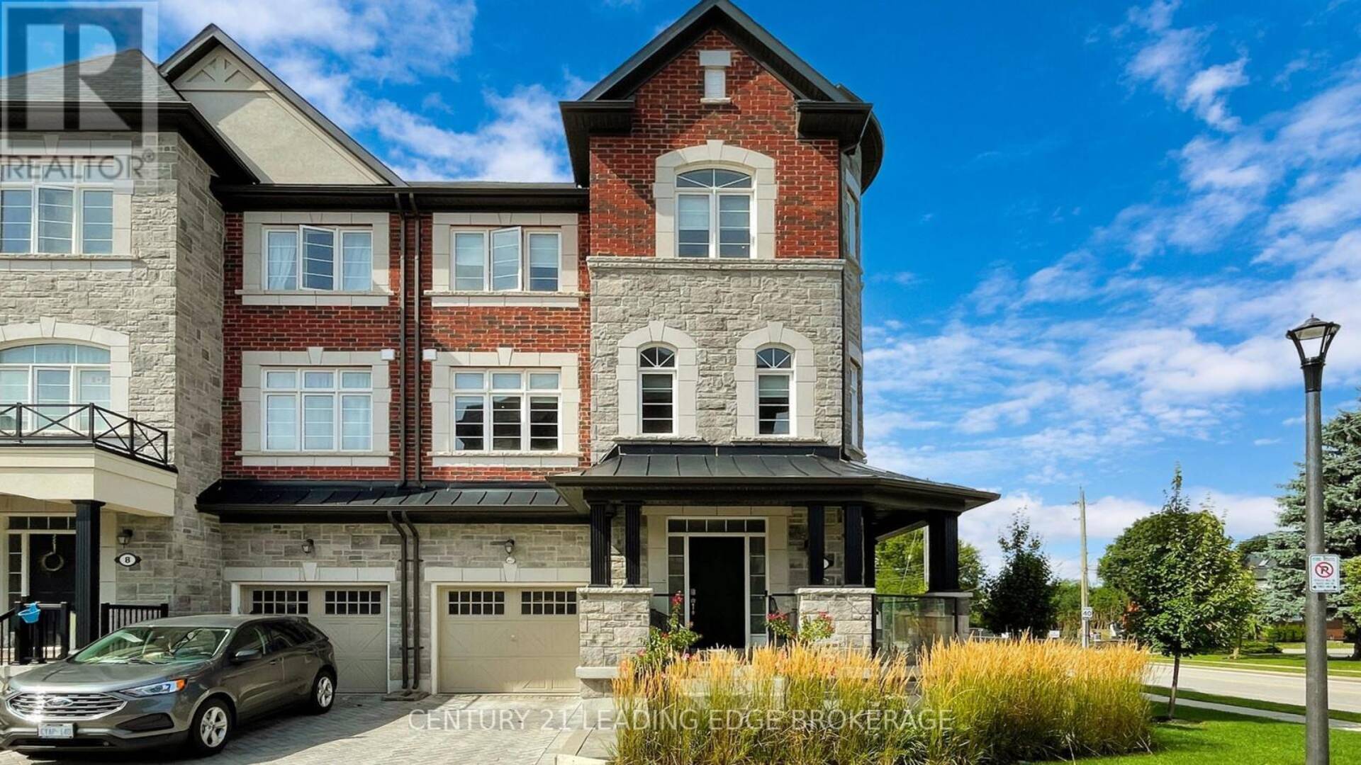 6 GLOBEMASTER LANE N Richmond Hill 