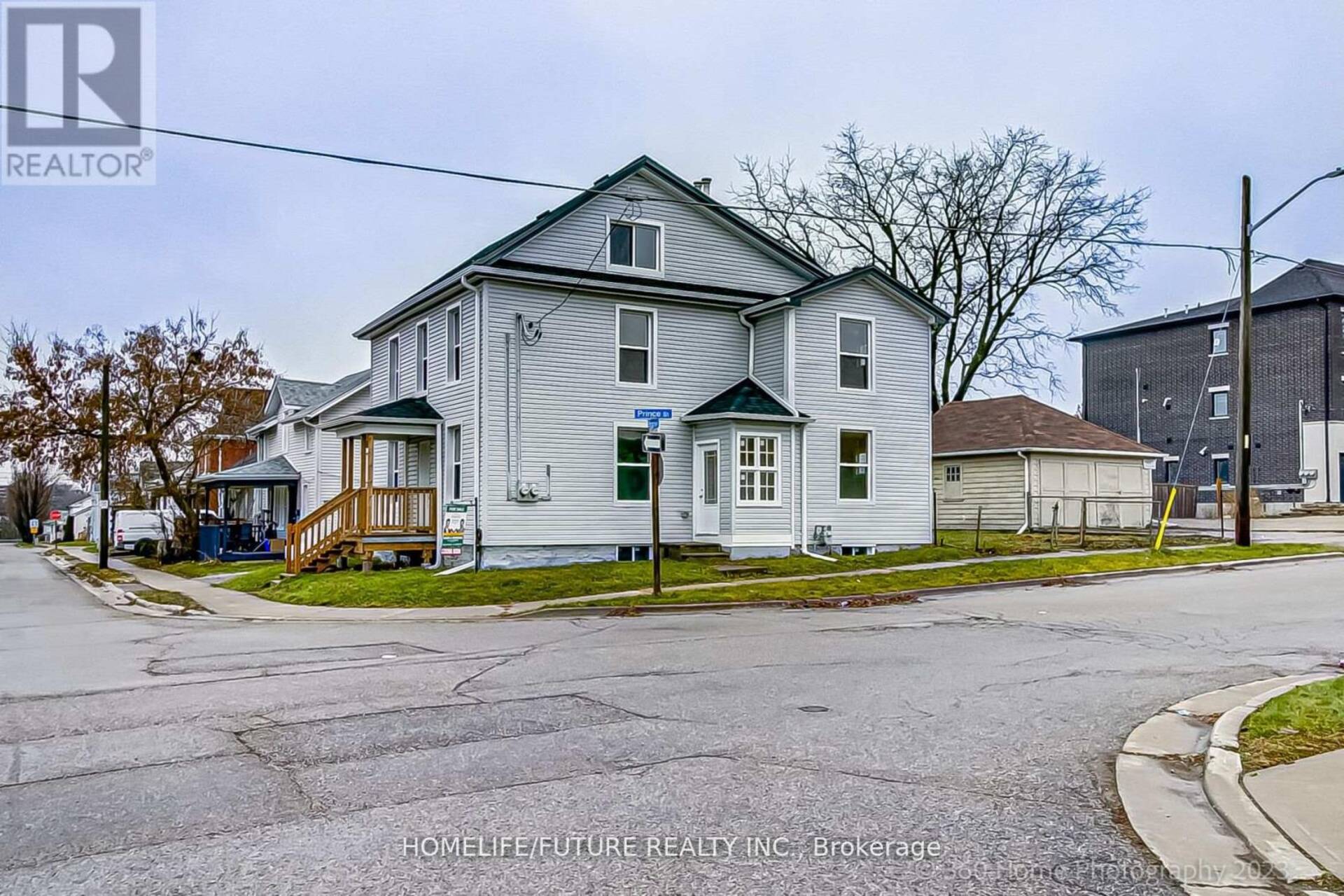 32 BROCK STREET W Oshawa 