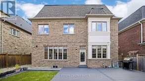 8 COACH HOUSE COURT Brampton