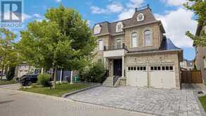 8 COACH HOUSE COURT Brampton