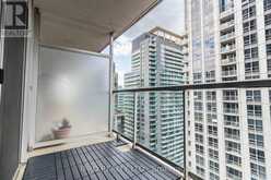 2401 - 761 BAY STREET Toronto 