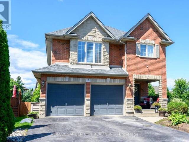 7 PEMBROKE CIRCLE Grimsby Ontario