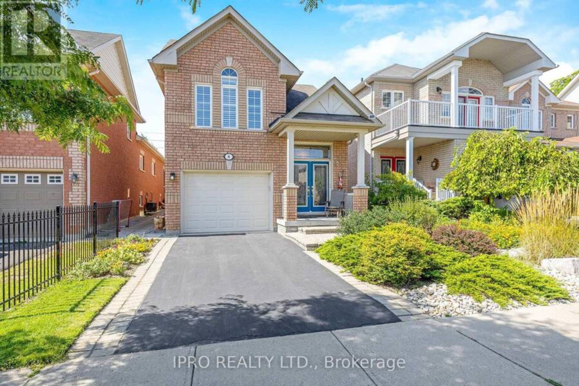 8 MEADOWLARK DRIVE Halton Hills 