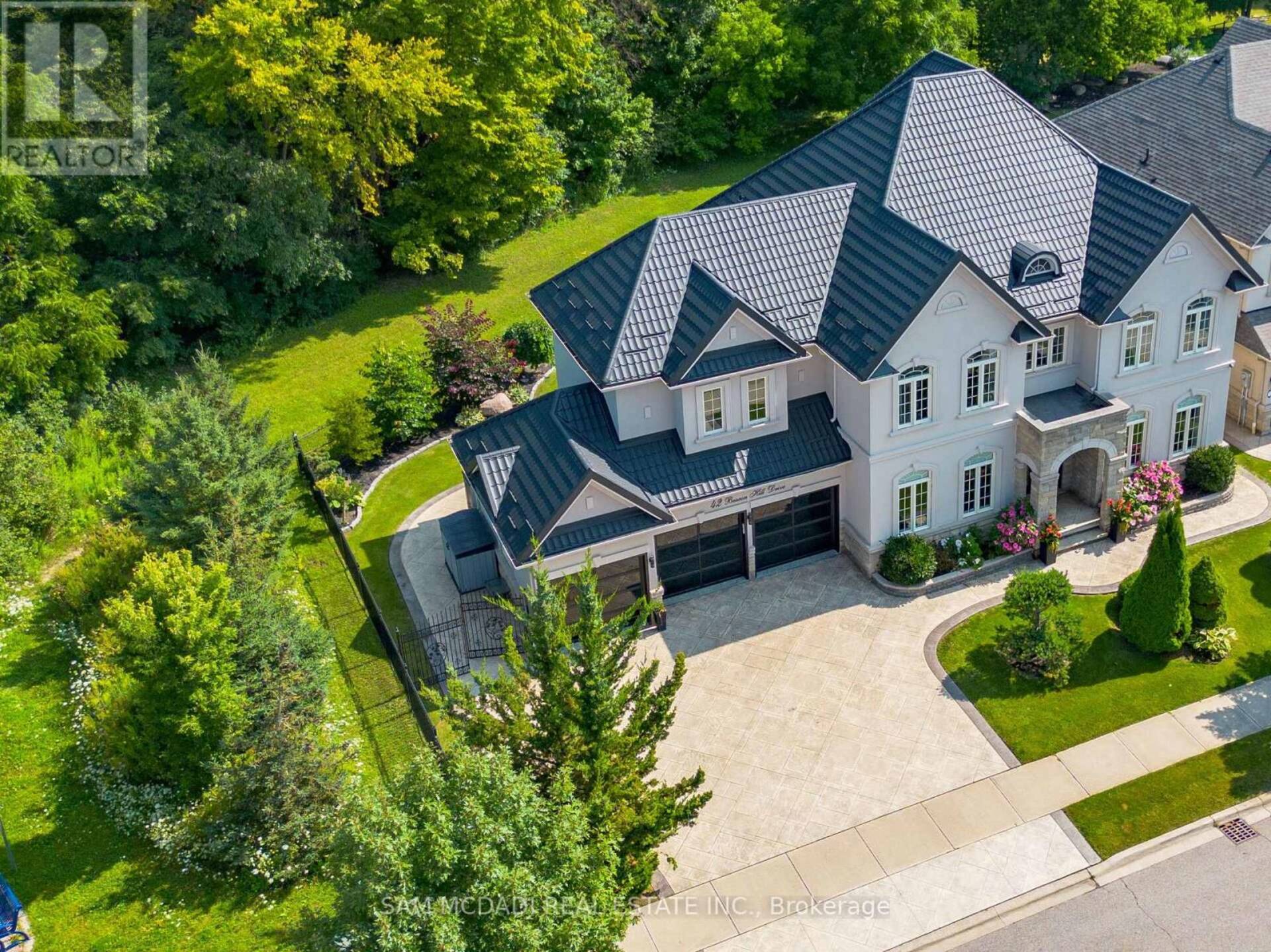 42 BEACON HILL DRIVE Brampton 