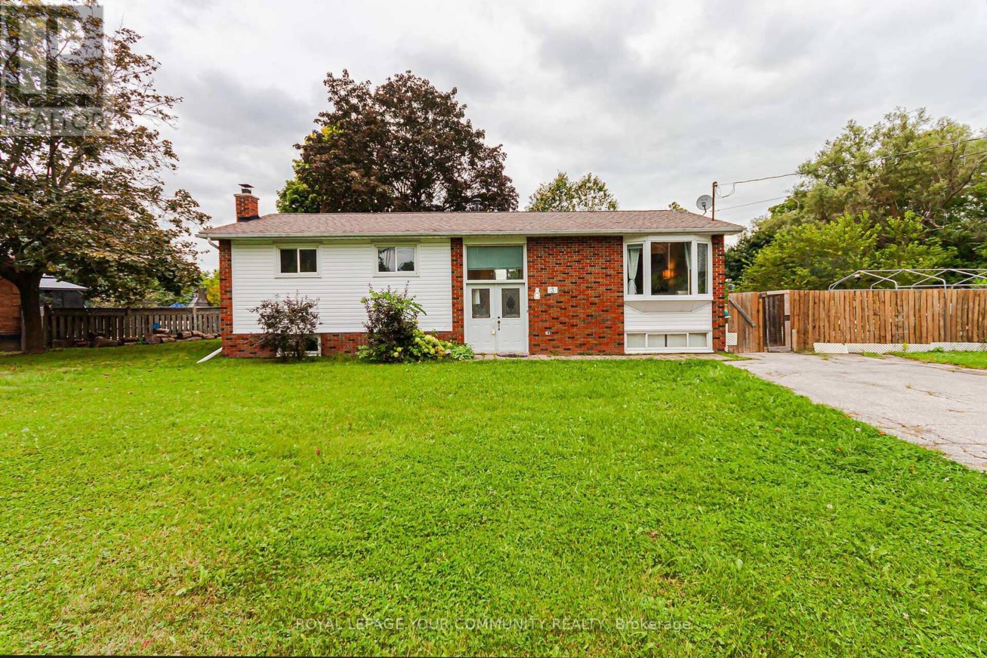 3 LAWNDALE COURT Bradford/West Gwillimbury 