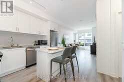 813 - 100 EAGLE ROCK WAY Vaughan 