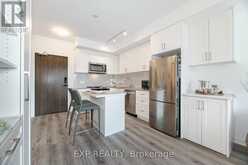 813 - 100 EAGLE ROCK WAY Vaughan 