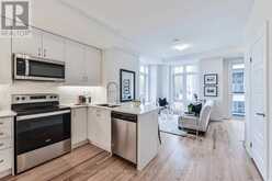 18 - 715 LAWRENCE AVENUE W Toronto