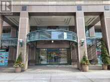 905 - 887 BAY STREET Toronto